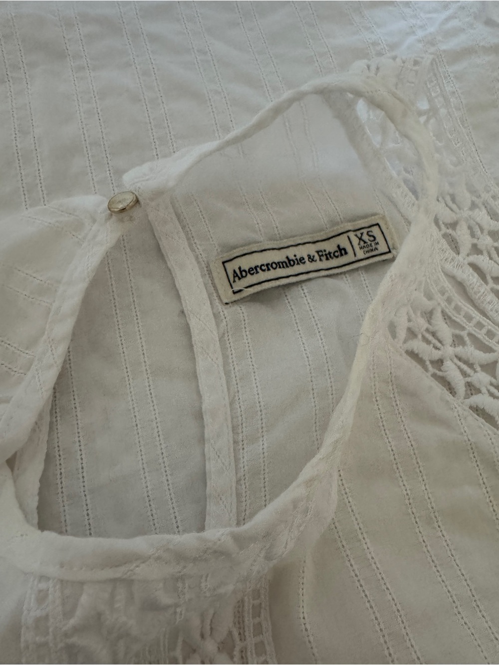 🛍️SALE🛍️ Abercrombie & Fitch 100% Cotton White Cold-Shoulder Lace-Trim Blouse - Picture 4 of 5